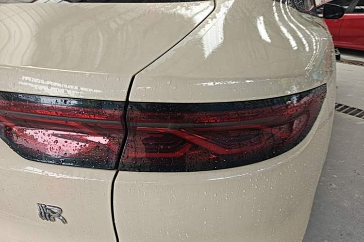 Used BYD Han 2022 DM-i 121KM Prestige Model Right Rear Taillight