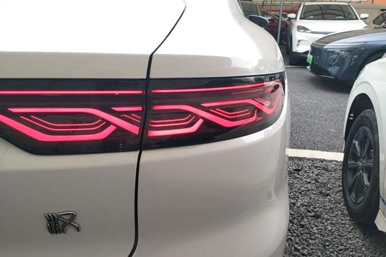 Used BYD Han 2022 EV Genesis Edition 715 km Front-Wheel-Drive Flagship Model Right Rear Taillight
