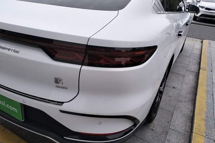 Used BYD Han 2022 EV Genesis Edition 610KM All-Wheel Drive Premium Model Right Rear Taillight