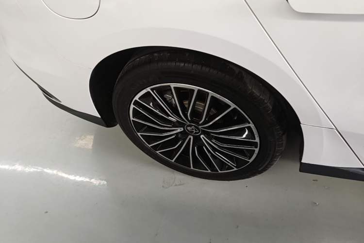 Used BYD Han 2022 DM-i 121KM Prestige Model Right Rear Wheel Hub