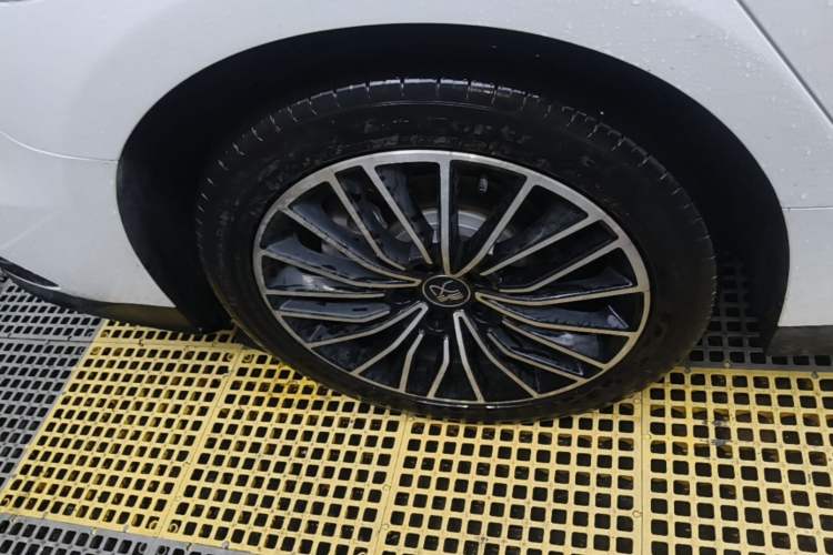 Used BYD Han 2022 DM-i 121KM Prestige Model Right Rear Wheel Hub