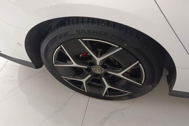 Used BYD Han 2022 EV Genesis Edition 715 km Front-Wheel-Drive Flagship Model Right Rear Wheel Hub