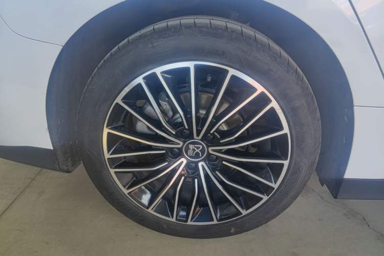 Used BYD Han 2022 DM-i 121KM Prestige Model Right Rear Wheel Hub