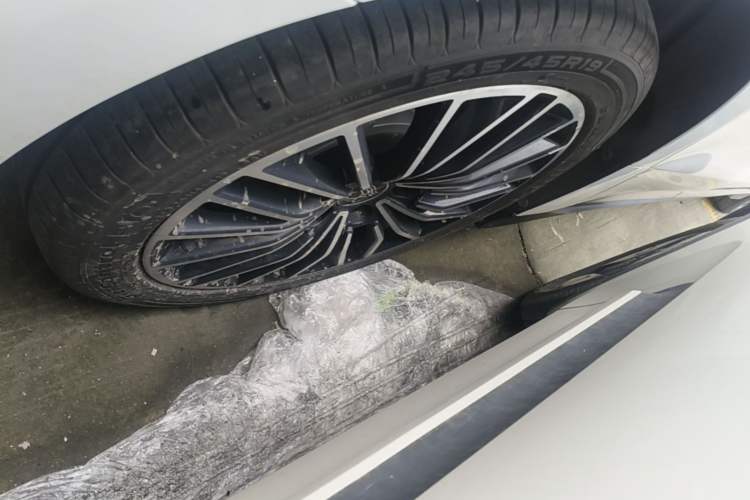 Used BYD Han 2022 DM-i 121KM Prestige Model Right Rear Wheel Hub