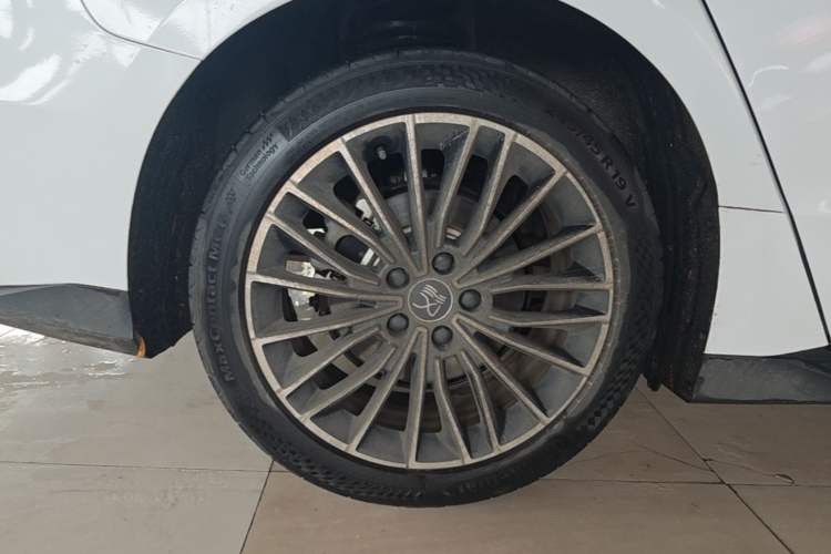 Used BYD Han 2022 DM-i 121KM Luxury Model Right Rear Wheel Hub