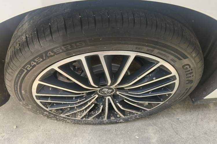 Used BYD Han 2022 DM-i 121KM Prestige Model Right Rear Wheel Hub