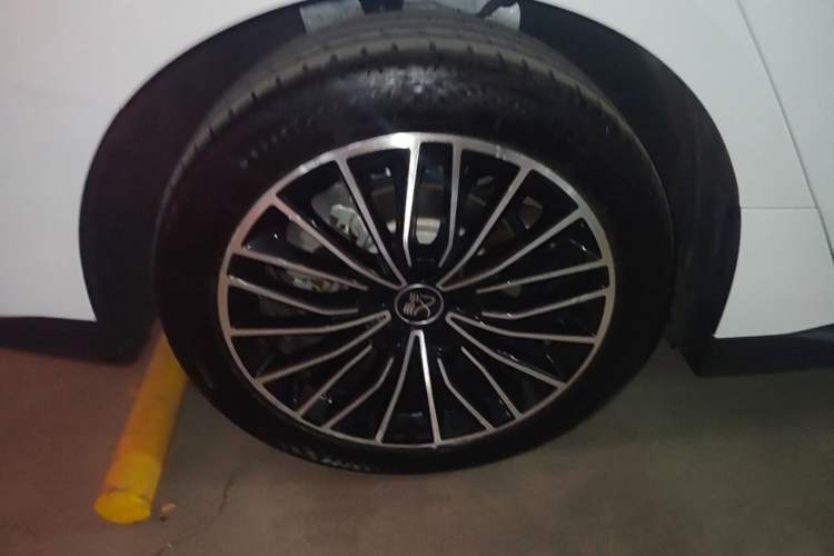 Used BYD Han 2022 DM-i 121KM Prestige Model Right Rear Wheel Hub