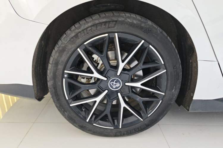 Used BYD Han 2022 EV Genesis Edition 610KM All-Wheel Drive Premium Model Right Rear Wheel Hub