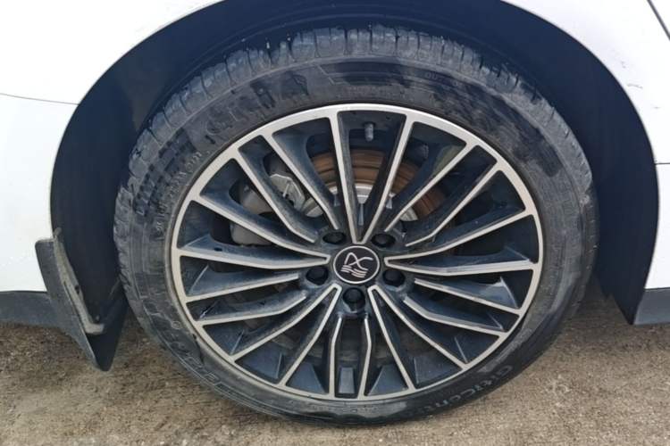 Used BYD Han 2022 DM-i 121KM Prestige Model Right Rear Wheel Hub