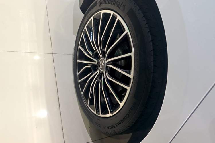 Used BYD Han 2022 DM-i 121KM Luxury Model Right Rear Wheel Hub