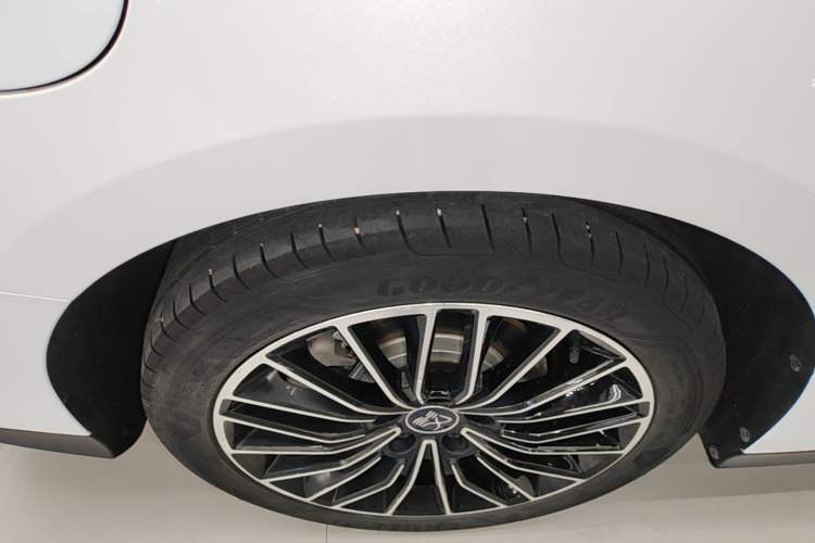 Used BYD Han 2022 DM-i 121KM Luxury Model Right Rear Wheel Hub