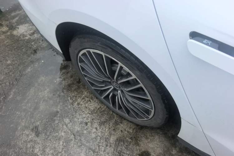 Used BYD Han 2022 DM-i 121KM Luxury Model Right Rear Wheel Hub