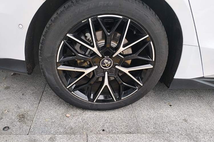 Used BYD Han 2022 EV Genesis Edition 610KM All-Wheel Drive Premium Model Right Rear Wheel Hub