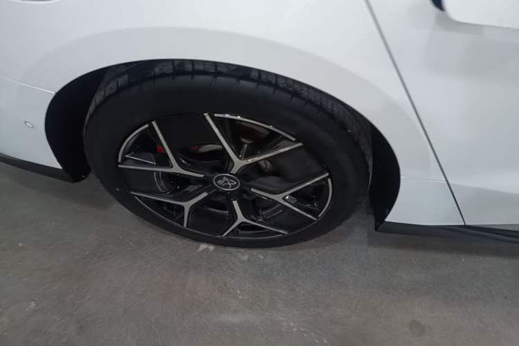 Used BYD Han 2022 EV Genesis Edition 715 km Front-Wheel-Drive Flagship Model Right Rear Wheel Hub