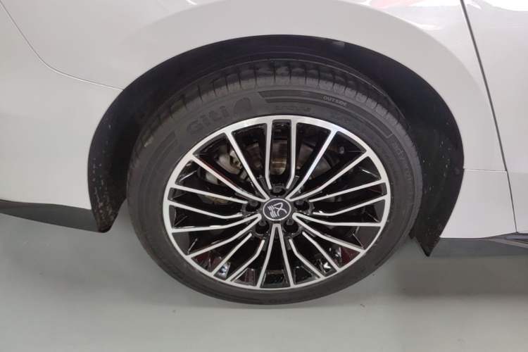 Used BYD Han 2022 DM-i 121KM Prestige Model Right Rear Wheel Hub