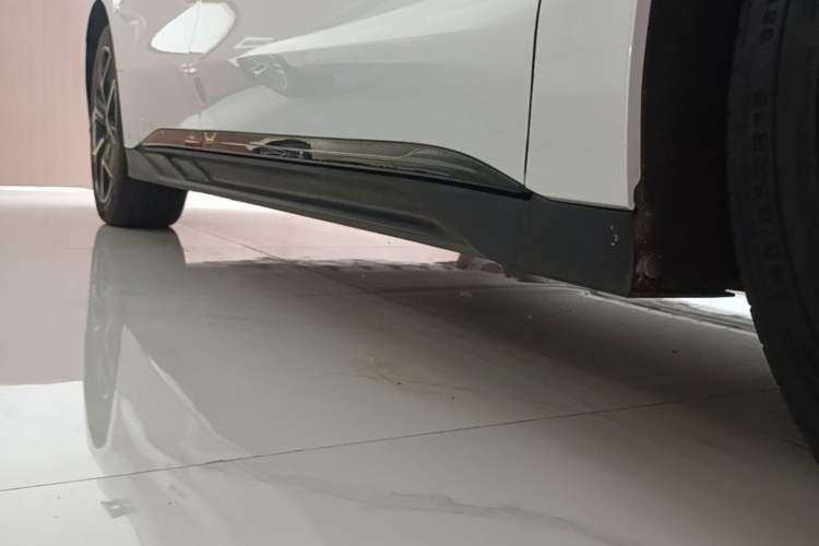 Used BYD Han 2022 EV Genesis Edition 715 km Front-Wheel-Drive Flagship Model Right Side Sill