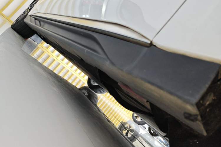 Used BYD Han 2022 EV Genesis Edition 610KM All-Wheel Drive Premium Model Right Side Sill