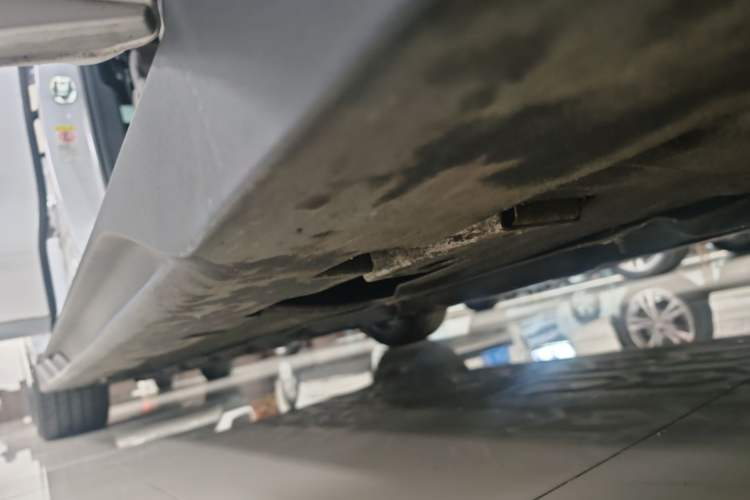 Used BYD Han 2022 EV 610 km All-Wheel-Drive Qianshan Cui Limited Edition Right Side Sill