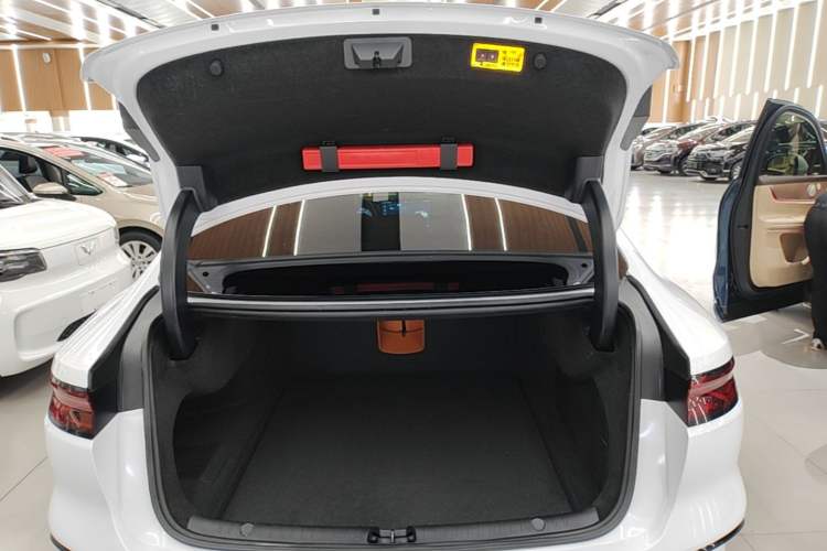 Used BYD Han 2022 DM-i 121KM Luxury Model Trunk