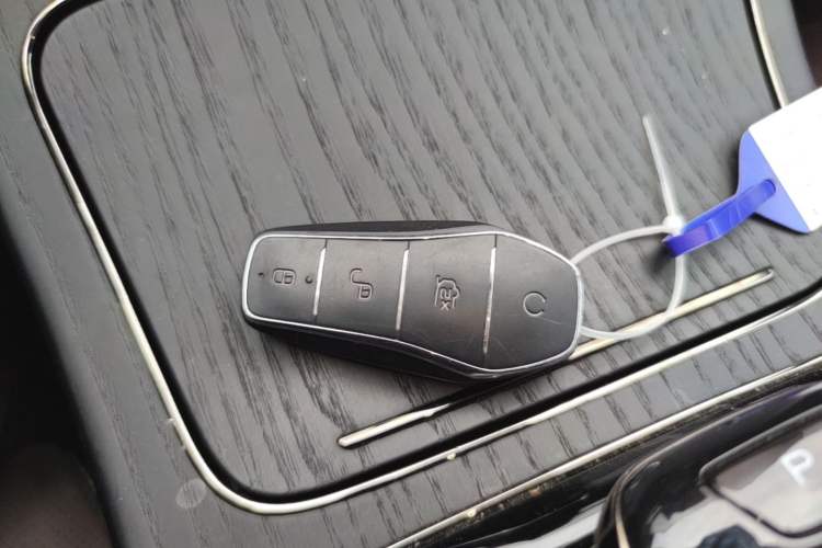 Used BYD Han 2022 EV Genesis Edition 715 km Front-Wheel-Drive Flagship Model Vehicle Key