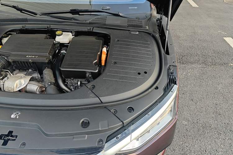 Used BYD Han 2022 DM-i 121KM Luxury Model Engine Bay Left