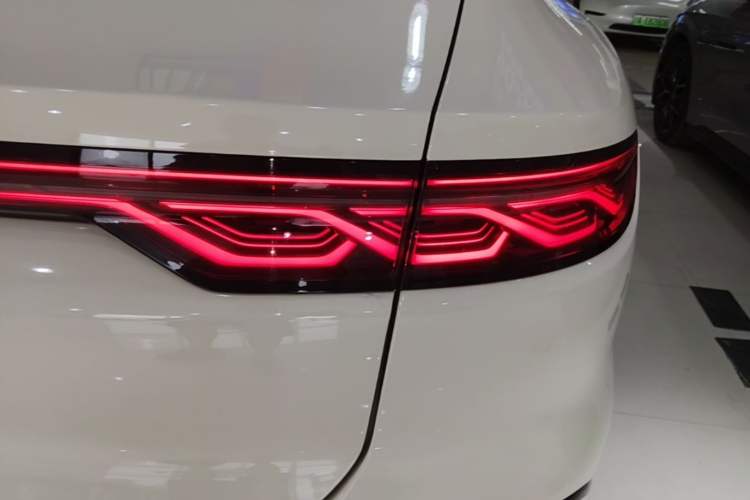 Used BYD Han 2022 EV Genesis Edition 715 km Front-Wheel-Drive Flagship Model Exterior 3