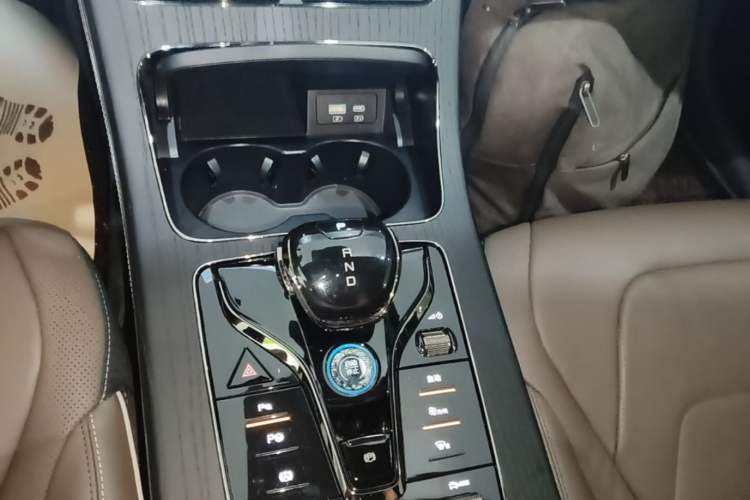 Used BYD Han 2022 EV Genesis Edition 715 km Front-Wheel-Drive Flagship Model Gear Lever