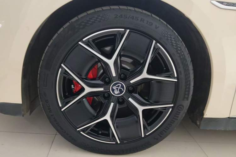 Used BYD Han 2022 EV Genesis Edition 715 km Front-Wheel-Drive Flagship Model Left Front Wheel Hub