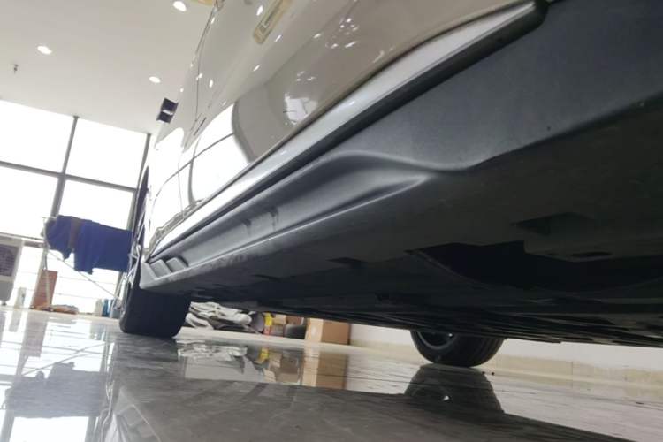 Used BYD Han 2022 EV Genesis Edition 715 km Front-Wheel-Drive Flagship Model Right Side Sill