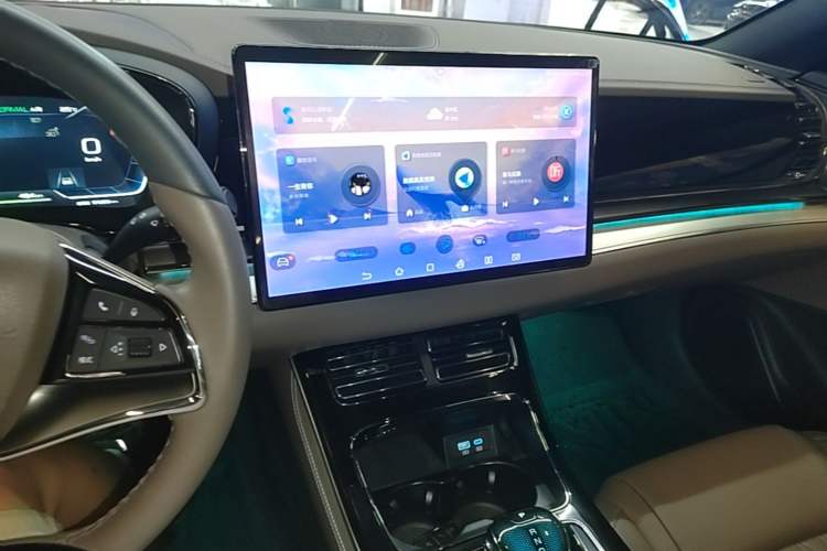 Used BYD Han 2023 EV Champion Edition 605KM Front-Drive Premium Model Audio And AC Panel