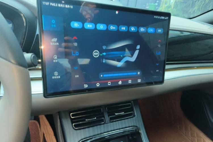 Used BYD Han 2023 DM-i Champion Edition 121KM Prestige Model Audio And AC Panel