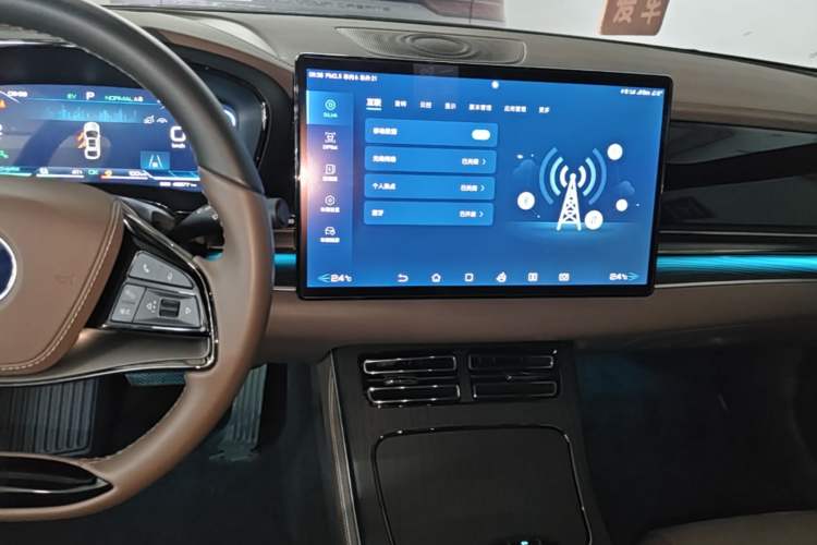 Used BYD Han 2023 DM-i Champion Edition 121KM Prestige Model Audio And AC Panel