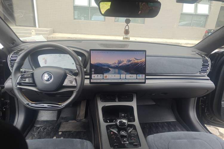 Used BYD Han 2023 DM-p War God Edition Center Console