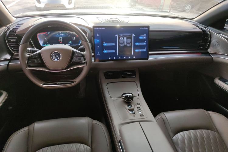 Used BYD Han 2023 DM-i Champion Edition 121KM Prestige Model Center Console