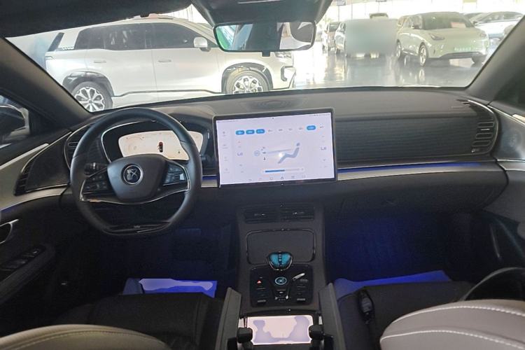 Used BYD Han 2023 EV Champion Edition 605KM Front-Drive Premium Model Center Console