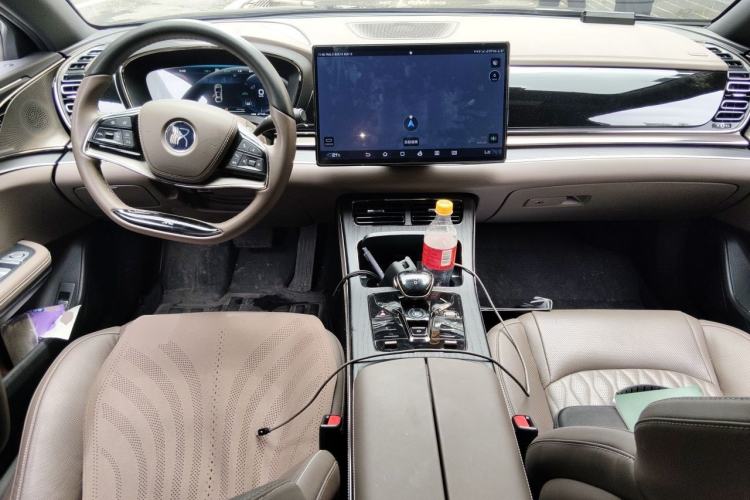 Used BYD Han 2023 DM-i Champion Edition 121KM Prestige Model Center Console