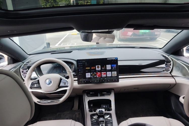 Used BYD Han 2023 DM-i Champion Edition 121KM Prestige Model Center Console