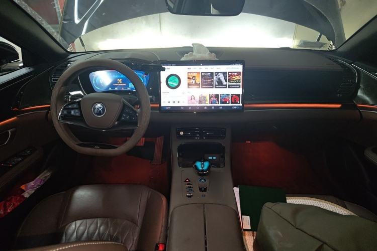Used BYD Han 2023 DM-i Champion Edition 121KM Prestige Model Center Console