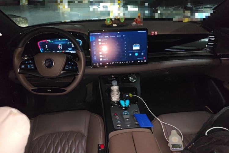 Used BYD Han 2023 DM-i Champion Edition 121KM Prestige Model Center Console
