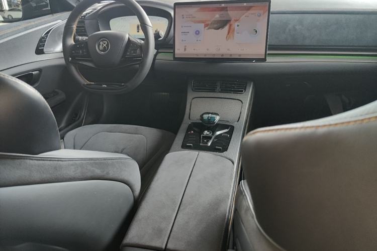 Used BYD Han 2023 DM-p War God Edition Center Console