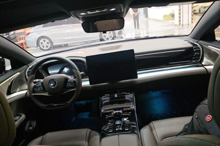 Used BYD Han 2023 DM-i Champion Edition 121KM Prestige Model Center Console