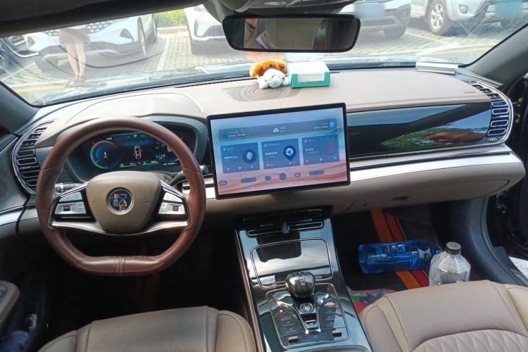 Used BYD Han 2023 DM-i Champion Edition 121KM Prestige Model Center Console