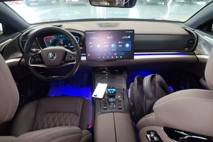 Used BYD Han 2023 EV Champion Edition 605KM Front-Drive Premium Model Center Console
