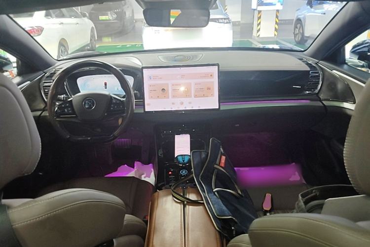 Used BYD Han 2023 EV Champion Edition 605KM Front-Drive Premium Model Center Console