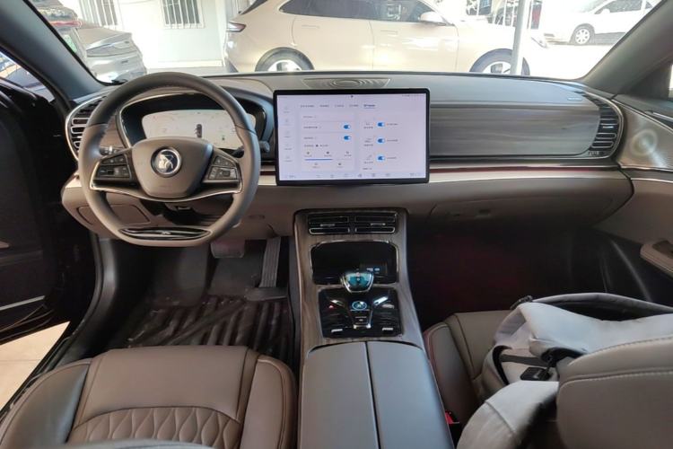 Used BYD Han 2023 DM-i Champion Edition 121KM Prestige Model Center Console
