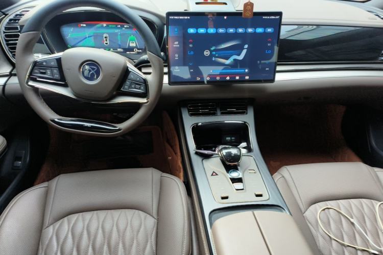 Used BYD Han 2023 DM-i Champion Edition 121KM Prestige Model Center Console