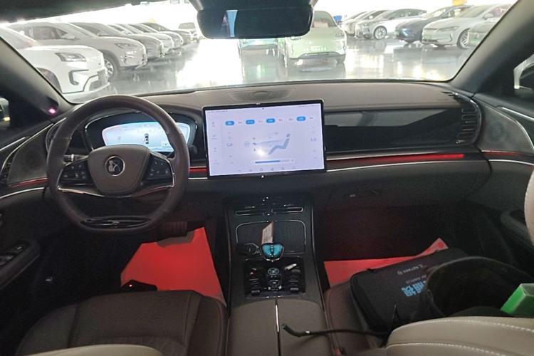 Used BYD Han 2023 EV Champion Edition 715 km Front-Drive Flagship Model Center Console