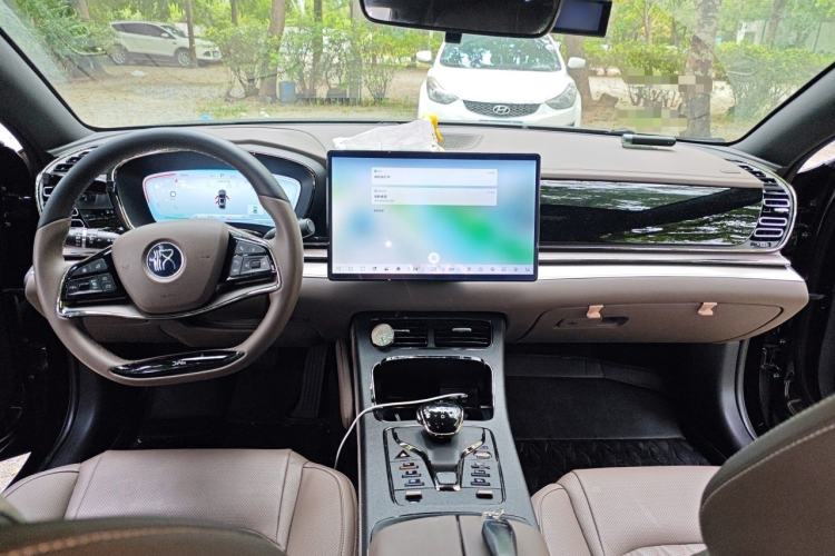 Used BYD Han 2023 DM-i Champion Edition 121KM Prestige Model Center Console