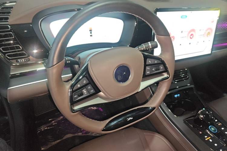 Used BYD Han 2023 DM-i Champion Edition 200KM Flagship Model Center Console