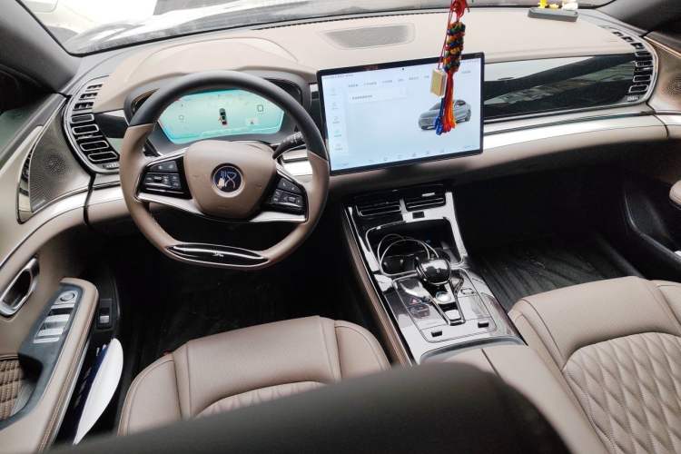 Used BYD Han 2023 DM-i Champion Edition 121KM Prestige Model Center Console